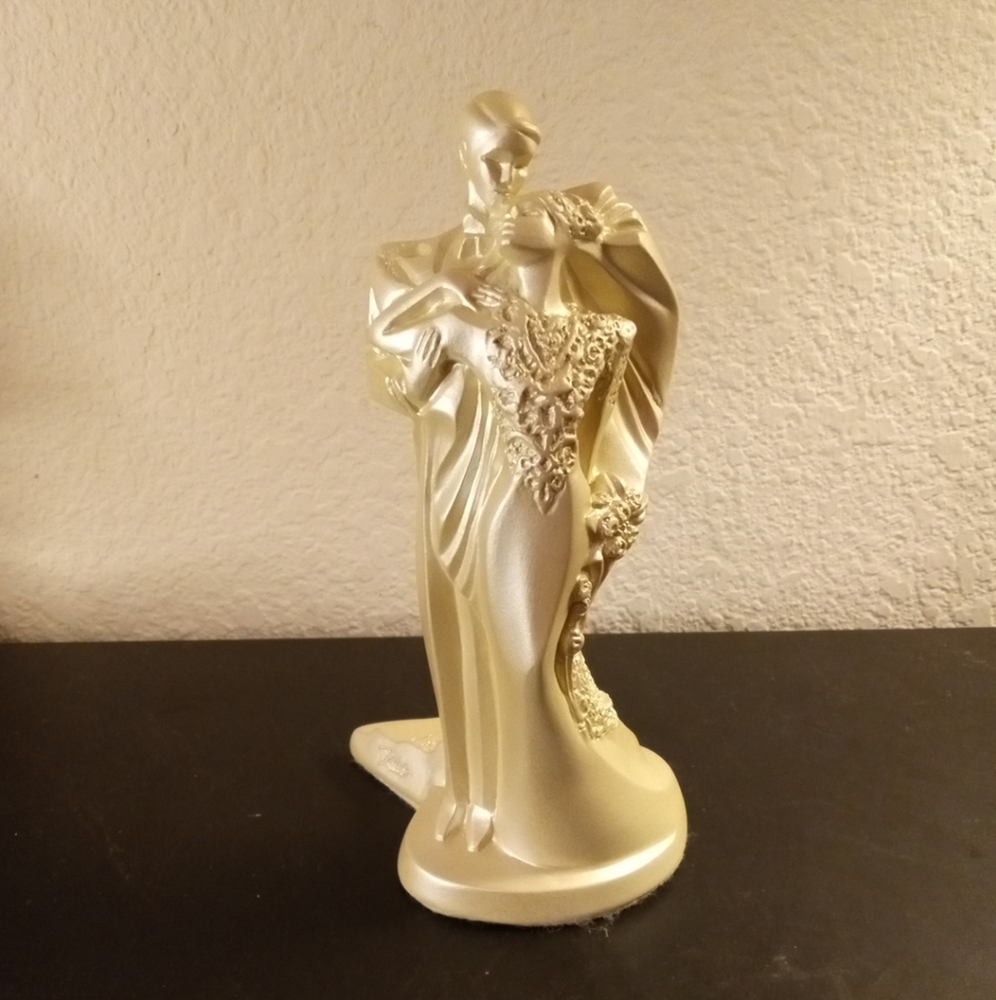 GORGEOUS 1991 Bride and Groom "Our Day" 7.5" DANIEL AUSTIN SCULPTURE